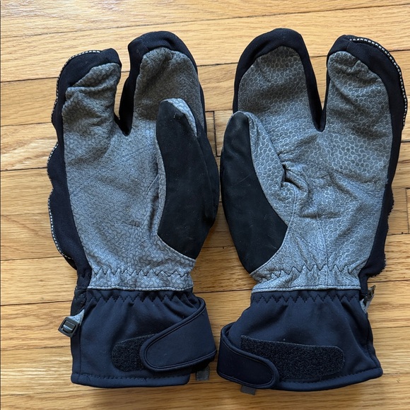 bicycle lobster gloves GripGrab Nordic 2 Windproof Deep Winter Yellow Hi-Vis / XL Mittens or gloves – why not both Endura Freezing Point Lobster Glove